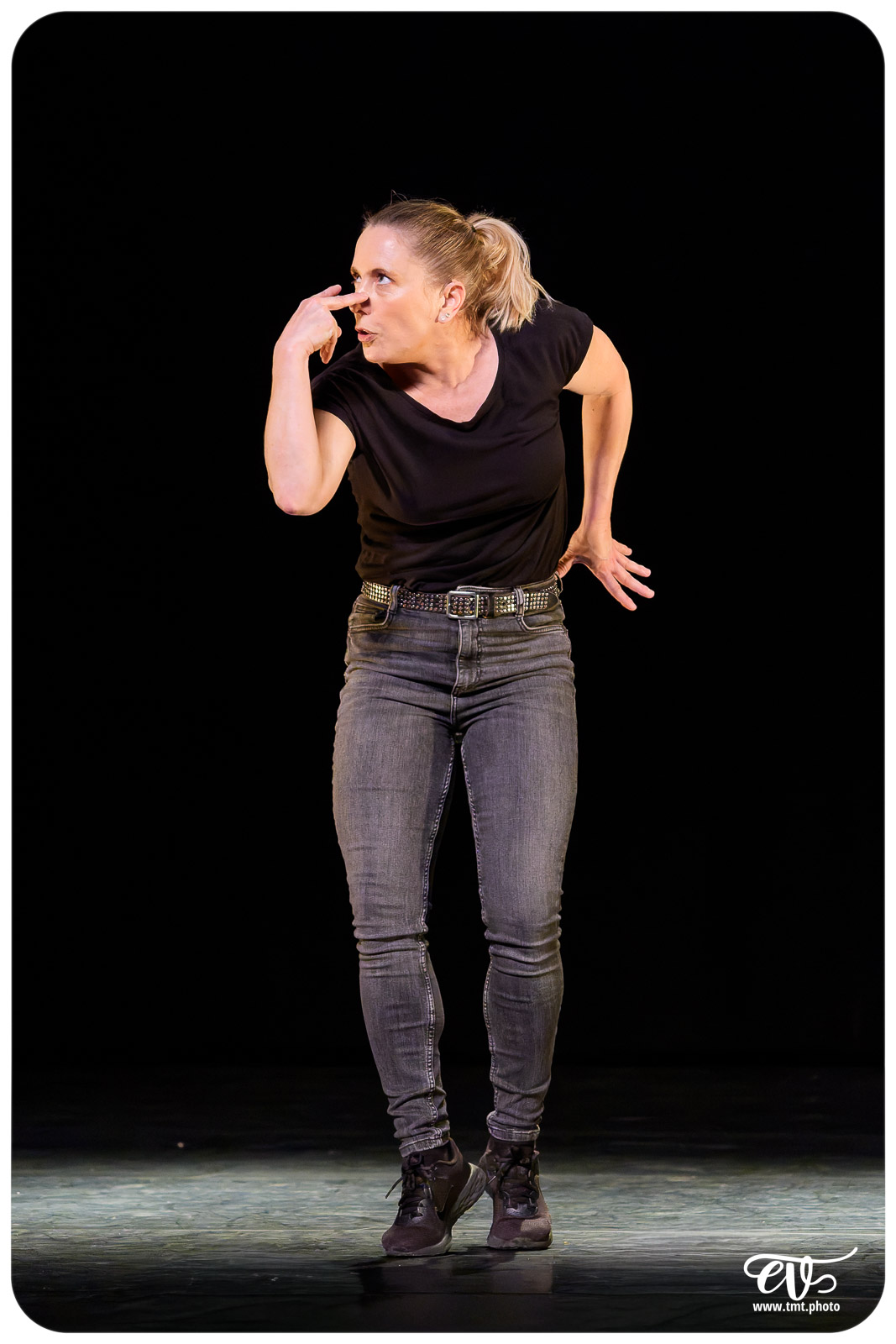 LES CHATOUILLES OU LA DANSE DE LA COLÈRE (ANDRÉA BESCOND)